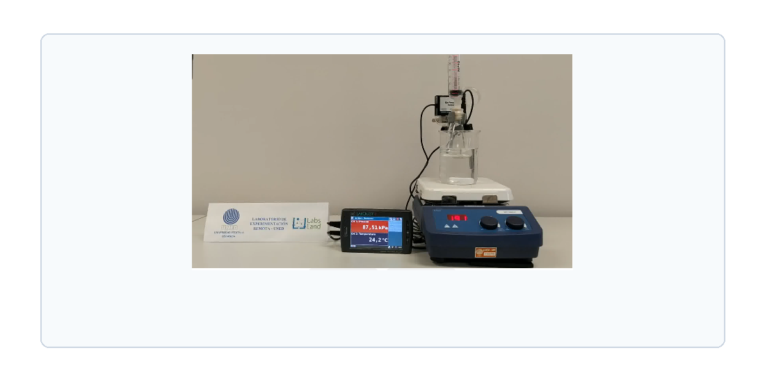 Captura do laboratório remoto de Gay-Lussac da UNED com recipiente em volume fixo, placa aquecedora e tela de pressão e temperatura.